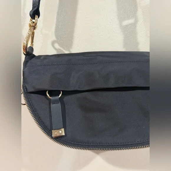 Lululemon Elegant Black Crossbody Bag - Picture 3 of 10
